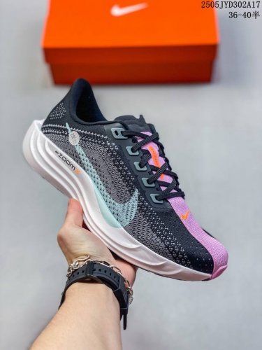 公司级Nk Zoom pegasus plus 超级飞马涡轮增压马拉松慢跑鞋 Fq7262 在设计上延续了原版鞋款的经典风格 向 pegasus Turbo 致