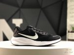 耐克 Nike Revolution 7透气 低帮 跑步鞋兼顾迅疾外观和稳固脚感，后跟覆面和中足动态支撑巧妙融合，缔造稳定顺畅的迈步体验 货号：Fb2207 0