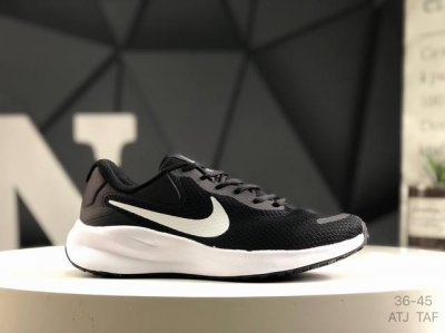 耐克 Nike Revolution 7透气 低帮 跑步鞋兼顾迅疾外观和稳固脚感，后跟覆面和中足动态支撑巧妙融合，缔造稳定顺畅的迈步体验 货号：Fb2207 0
