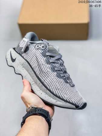 Nike Motiva耐磨透气低帮跑步鞋，鞋头出色设计，塑就出众贴合感。稳固的后跟贴合足部曲线设计，软弹舒适，不易磨脚。鞋面清新脱俗的色彩搭配，展现不俗的质感。 - 点击图像关闭
