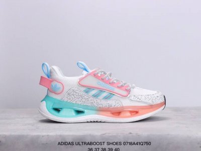 阿迪达斯 Adidas Ultraboost Shoes 马拉松运动休闲实用织物网面跑步鞋。舒适又运动的ultraboost跑步鞋，经典,但不老。这款跑步鞋,采