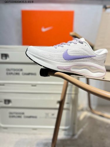 230 Nike Journey Run 2024跑步鞋 外贸专供订单 原厂折返国内销售 使用了新型的缓震材料 脚感偏韧 后跟有加厚的海绵填充 鞋子前掌和后掌做