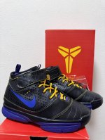 原装红盒高品质 耐克Zoom科比2高帮复古篮球鞋 公司级首发带来更佳的包裹感受缓震材料中底 打造出众回弹体验带来非凡缓震效果 经典外底铸就强劲抓地力 尺码: 2