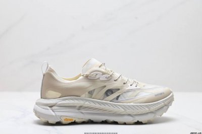 公司级Satisfy X Hoka M Mafate Speed 4全新配色 这个品牌来自于新西兰的毛利语，Hoka表示大地，One One表示飞越，连起来就是