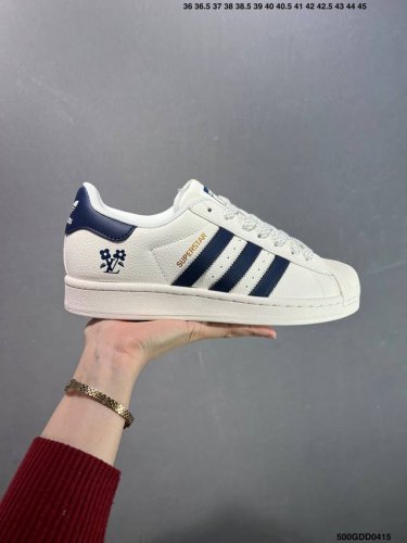 公司级Ad Originals Superstar 经典复古贝壳头板鞋 J p9310 诞生于1969年 是第一双将全皮面鞋 身与橡胶鞋头结合在一起的低帮篮球鞋