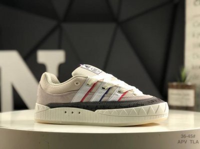 160 Adidas Adimatic Low 马蒂奇系列低帮 复古鲨鱼面包鞋运动休闲滑板板鞋 整个鞋面由色彩艳丽的麂皮制成 搭配品牌标志性大尺寸三条纹 Log