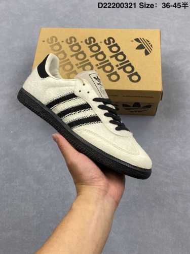 140 adidas Samba Og 桑巴舞街头系列德训运动板鞋 采用固色翻毛皮组合牛剖革鞋面材质 外置正确3层组合围条加厚烟胶橡胶大底 货号：Jp6940