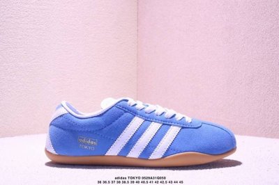 adidas Tokyo W三叶草休闲防滑耐磨低帮板鞋 鞋头出色设计 塑就出众贴合感 稳固的后跟贴合足部曲线设计 软弹舒适 不易磨脚 橡胶鞋底配合防滑纹路设计