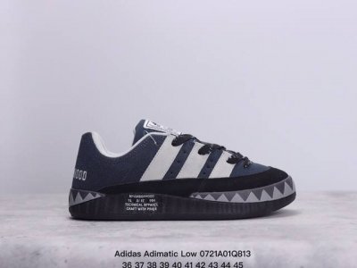 真标adidas Adimatic Low 马蒂奇系列低帮 复古鲨鱼面包鞋运动休闲滑板板鞋 整个鞋面由色彩艳丽的麂皮制成 搭配品牌标志性大尺寸三条纹 Logo