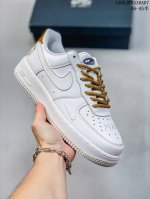 公司级带半码 耐克nike Air Force 1 Low 空军一号 Af1 低帮百搭厚底增高休闲运动板鞋。柔软、弹性十足的缓震性能和出色的中底设计，横跨复古与