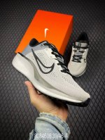 B 公司级Nike Quest 6极速6代网面透气 时尚休闲跑步鞋 简约高科技设计采用多层材料 为双足带来凉爽感受和稳固体验时尚鞋面搭配中足包覆设计 提供稳固贴