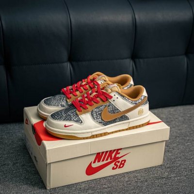 核心私 nike Dunk 全套原楦原模倾力打造完美版型 独家原厂航空铝磨具打磨大底 鞋头坡度极致还原 无解鞋型 原盒原配 圈内天花板工艺 原厂冲刀 超高清洁度