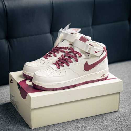 Air Force 1 原装级别 原楦头原纸板 打造纯正空军版型专注外贸渠道 全掌内置蜂窝气垫 原盒配件 原厂中底钢印、拉帮完美 货号：SH0235 533 尺