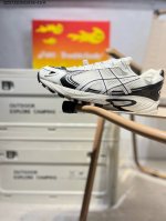 180 Asics Gel-Kahana Tr V4亚瑟士经典跑鞋 如今机能风和户外风吹得正劲，便是主打“Urban Outdoor机能越野风格”，城市和户外场
