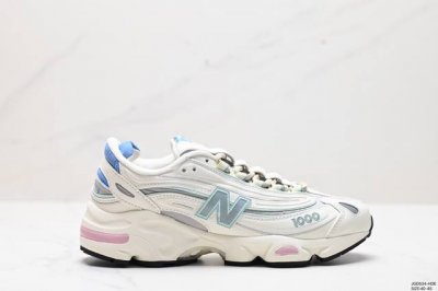 公司级新百伦new Balance 1000 系列低帮复古老爹风休闲运动跑步鞋 New Balance 在不同配色上其鞋面材质呈现不同感觉，无论是运动风抑或是高