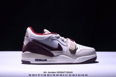 Air Jordan Legacy 312 乔丹篮球鞋系列 号称 “最强三合一” 的 Jordan Legacy 312，自然有着杂交结合的设计，它的名字就展现