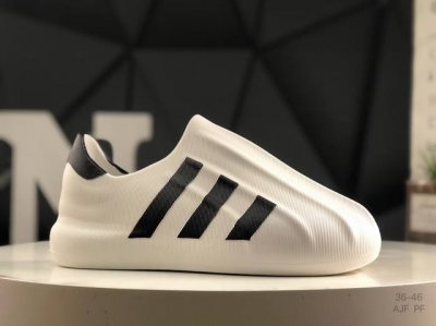 110 阿迪达斯 Ad Adifom Superstar 贝壳头版一脚蹬系列休闲运动鸭掌鞋“ 似乎是玩经典鞋款上瘾了 继贝壳头棉鞋之后 时下流行趋势的贝壳头一体