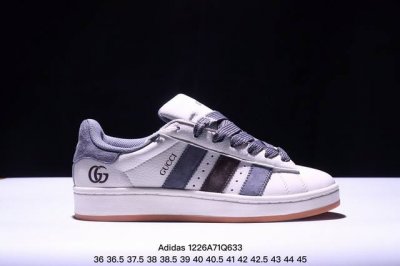 公司级海外版阿迪#古驰联名定制款 Adidas阿迪达斯.面包鞋复古休闲板鞋。整个鞋面由牛皮革搭配猪八制成，经典灰白棕配色，品牌标志性大尺寸三条纹 Logo，超宽