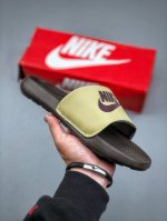 Nike Victori One Slide print Mix 系列夏季沙滩运动防滑一字潮流拖鞋简约清爽的夏季必备单品 焕新升级经典必备设计 轻松驾驭海滩和球