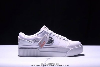 170 Nike 耐克 Court Legacy Lift 女士运动鞋 运动厚底小白鞋 复古休闲鞋 上部和合成的 Strati 重叠,增加纹理、深度和透气性。