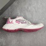 本地 核心私 Xa版 Balenciaga巴黎世家16代 Monday 其前卫的设计、夸张的体积和反光细节赋予其特别的轮廓 采用头层牛皮材质制成，带来良好脚感，