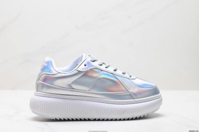 公司级Onitsuka Tiger鬼塚虎 Delecity 厚底运动 耐磨低帮生活休闲鞋 厚实和平底鞋底融入1950年代档案篮球鞋的元素 鞋面以1980年代网球