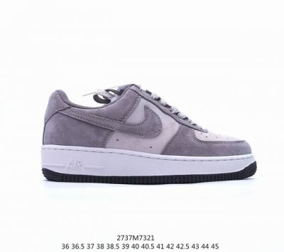 公司级耐克nike Air Force 1 Low 空军一号低帮百搭休闲运动板鞋。柔软、弹性十足的缓震性能和出色的中底设计，横跨复古与现代的外型结合，造就出风靡