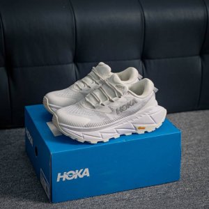 核心私 Hoka One One Skyline-Float X 动感系列舒适减震防滑低帮跑鞋 #鞋款特别研发使用性能独特的几何形跑鞋中底，鞋底更厚、更高、回弹