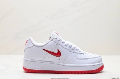 公司级nike Wmns Air Force 1 Shadow 马卡龙军空一号轻增量高低帮搭百板鞋。为典经设计注玩入味元素。 分层构结、大加中及底双重品牌标志，