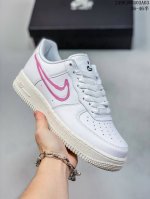 公司级带半码 耐克nike Air Force 1 Low 空军一号 Af1 低帮百搭厚底增高休闲运动板鞋。柔软、弹性十足的缓震性能和出色的中底设计，横跨复古与