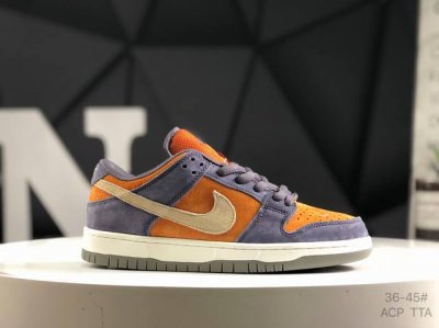 耐克 Nk Dunk Low 低帮休闲板鞋 Hf3063 002 #鞋款采用简洁外观，结合优质材料与柔软衬垫，舒适耐穿。配色由煤黑、橡皮浅褐和淡象牙白搭配，统一