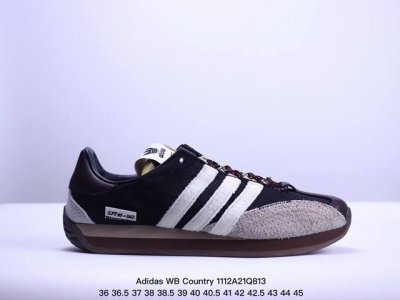 公司级阿迪达斯 Adidas WB Country 生胶底 秀气大方的鞋型 气质修身。以现代设计融合复古跑步和足球风，采用锦纶和绒面革鞋面，灵感源自70年代 c