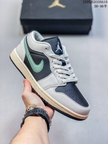 耐克 乔丹Air Jordan 1 Low Aj1 乔1 乔丹1代Aj1 低帮复古文化休闲运动篮球鞋。从1985 年面世的元年款汲取设计灵感，采用简洁大方的经典