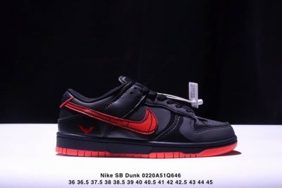 耐克Nike Sb Dunk Low Pro蝙蝠侠红 扣篮系列复古低帮休闲运动滑板板鞋。采用脚感柔软舒适Zoomair气垫，有效吸收滑板等极限运动在落地时带来的