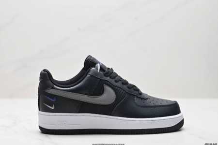 真标耐克nike Air Force 7空军一号低帮百搭休闲运动板鞋。柔软、弹性十足的缓震性能和出色的中底设计，横跨复古与现代的外型结合，造就出风靡全球三十多年 - 点击图像关闭