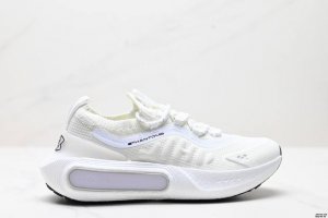 公司级安德玛女子Ua Phantom 4随行系列运动休闲鞋 鞋底的设计特别出色，无论是室内健身房还是户外跑道，都能提供良好的抓地力和缓冲效果。帮面采用高质量材料