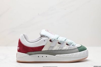 公司级adidas Adimatic Low 马蒂奇系列低帮 复古鲨鱼面包鞋运动休闲滑板板鞋 整个鞋面由色彩艳丽的麂皮制成 搭配品牌标志性大尺寸三条纹 Logo