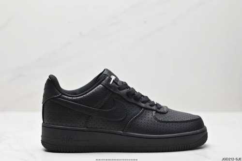 公司级nike Air Force 1‘07 原楦头原纸板 打造纯正低帮空军版型 专注外贸渠道 全掌内置蜂窝气垫 原盒配件 原厂中底钢印、拉帮完美 官方货号:D