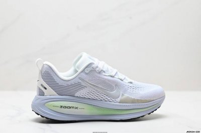 公司级Nike Vomero 18 耐克 舒适减震防滑 低帮跑步鞋 全掌Reactx泡绵中底 前掌和后跟还配备了Air Zoom气垫单元 据说跑起来更快更舒适哦