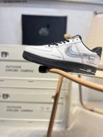 170 耐克 Nike Air Force 1 '07空军一号 百搭休闲运动板鞋。柔软、弹性十足的缓震性能和出色的中底设计，横跨复古与现代的外型结合，造就出风靡