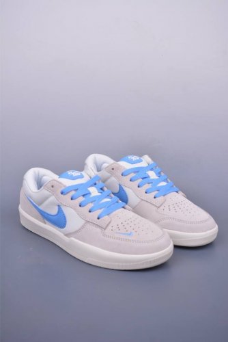耐克Nike Sb Force 58 硫化杯底 传统篮球风格 原楦版型 Nike Sb Force 58 男 女滑板鞋采用包边设计 经久耐穿 硫化结构则有效提升