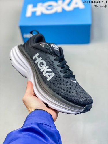 HOKA 霍卡 邦迪8代系列 原楦原纸版开发，采用柔软网织呼吸材料鞋面材质，轻量化材料高弹力泡棉升级中底，内嵌欧索莱Ortholite 混合 再生 鞋垫“飞要这