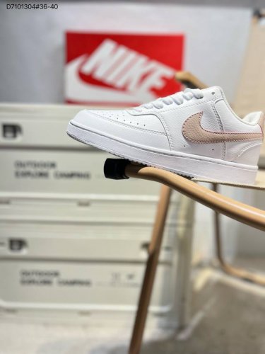 100 Nike Court Vision Low 受1980年代中期趋势的启发，Nikecourt Vision Low是一款融合了复古篮球风格的混合运动鞋，