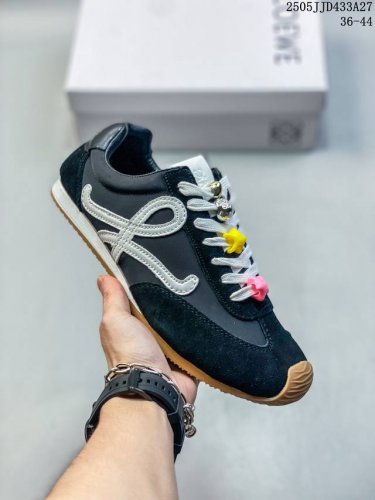 真标Loewe罗意威 Ballet Runner 2.0小牛皮 圆头系带 低帮 生活休闲鞋 罗意威全新版大头运动鞋Ballet Runner2.0 以其独特的设
