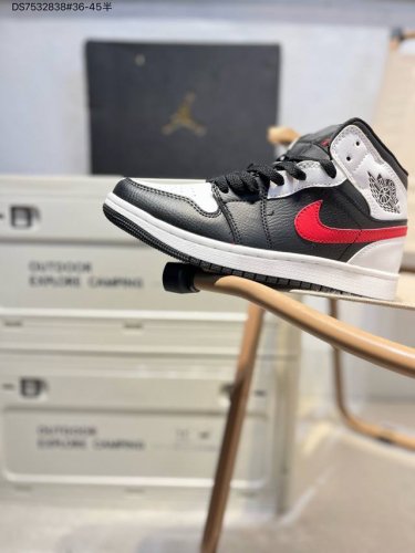 福利特价公司级头层皮# Air Jordan 1 Mid Aj1中帮系列篮球鞋 官方同步配色 原装级产物 #立体鞋型 细节完美 高清洁度554724 Ds753