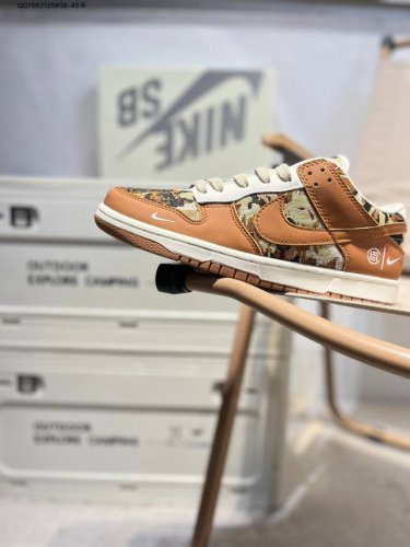 耐克Nike Dunk Low 板鞋Sb系列经典百搭休闲运动板鞋加厚鞋舌的填充 使舒适性大大提升 同时也更方便穿脱中底部分则加入了脚感柔软舒适Zoomair气垫