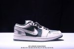 限量发售！ Air Jordan 1 Low Aj1乔1低帮休闲板鞋， “白绿印花配色-古驰联名定制款” 个性的设计风格以及品牌的经典元素 使其成为一双具有独特