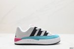 真标adidas Adimatic Low 马蒂奇系列低帮 复古鲨鱼面包鞋运动休闲滑板板鞋 整个鞋面由色彩艳丽的麂皮制成 搭配品牌标志性大尺寸三条纹 Logo