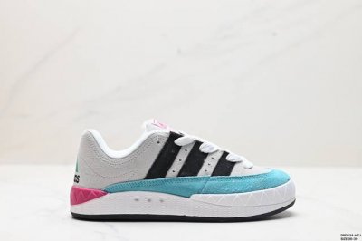 真标adidas Adimatic Low 马蒂奇系列低帮 复古鲨鱼面包鞋运动休闲滑板板鞋 整个鞋面由色彩艳丽的麂皮制成 搭配品牌标志性大尺寸三条纹 Logo