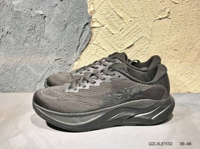 新品上市实拍 Hoka U Restore Ct 全新配色 一脚蹬系列，这个品牌来自于新西兰的毛利语，Hoka表示大地，One One表示飞越，连起来就是飞越地